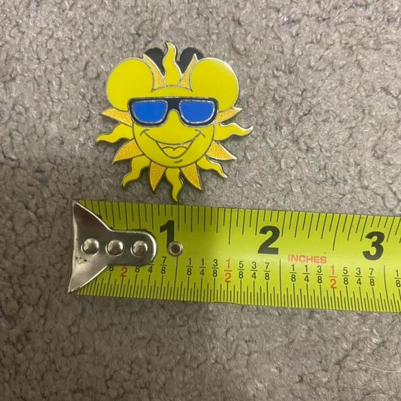 Sun and Rabbit Pins Disney - Picture 5 of 6
